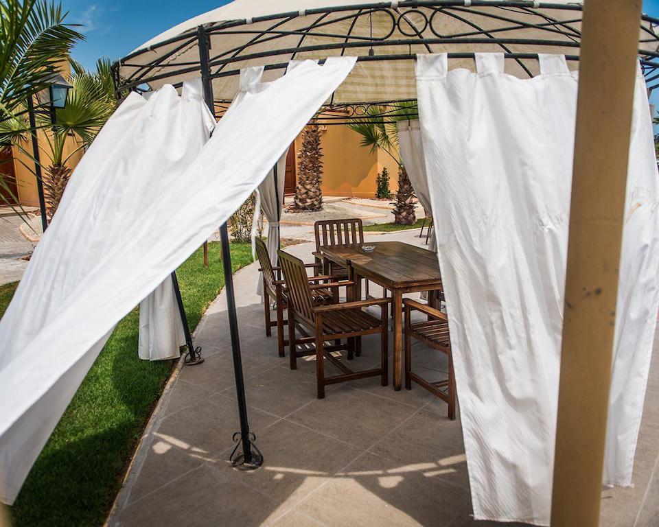 Hotel Serena Suite ลาเซเรนา ภายนอก รูปภาพ